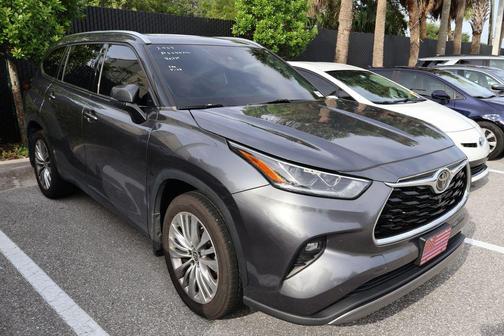 Magnetic Gray Metallic 2023 Toyota Highlander Platinum