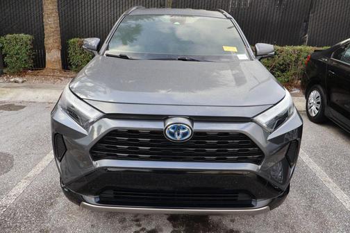 2022 Toyota RAV4 Hybrid SE