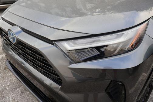 2022 Toyota RAV4 Hybrid SE