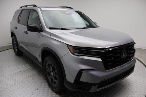 Silver Metallic 2025 Honda Pilot TrailSport