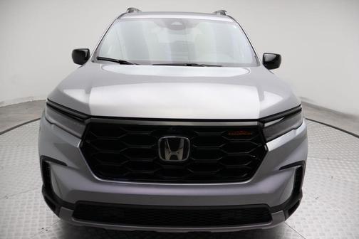 Silver Metallic 2025 Honda Pilot TrailSport