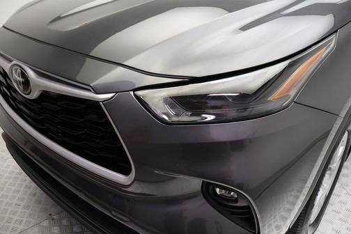 Magnetic Gray Metallic 2024 Toyota Highlander LE