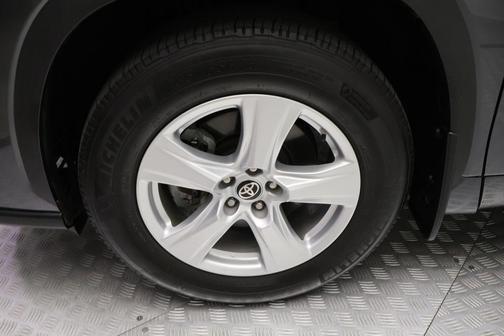 Magnetic Gray Metallic 2024 Toyota Highlander LE