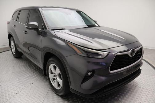 Magnetic Gray Metallic 2024 Toyota Highlander LE