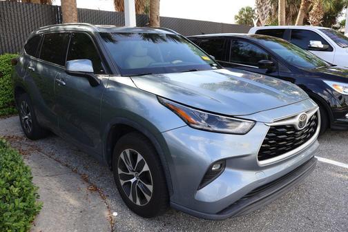 Moon Dust 2021 Toyota Highlander XLE