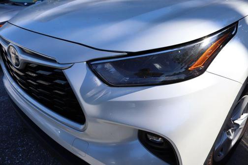 2023 Toyota Highlander Hybrid LE