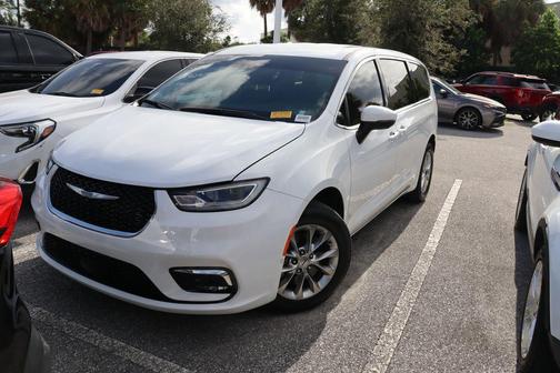 2023 Chrysler Pacifica Touring L