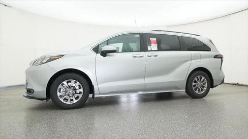2025 Toyota Sienna XLE 8 Passenger