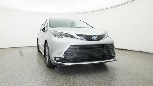 2025 Toyota Sienna XLE 8 Passenger
