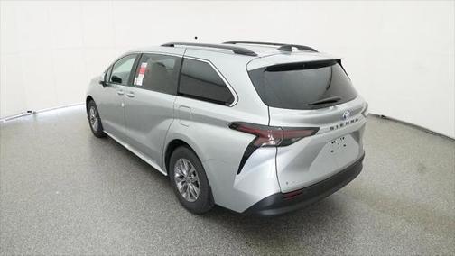 2025 Toyota Sienna XLE 8 Passenger