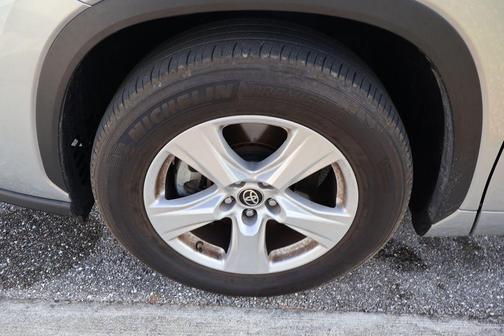 2025 Toyota Highlander LE