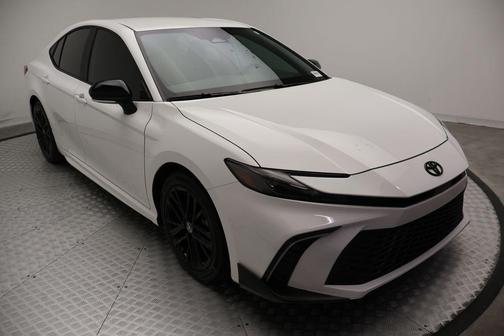 Ice Cap 2026 Toyota Camry SE