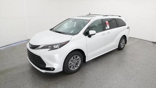 2025 Toyota Sienna XLE 8 Passenger
