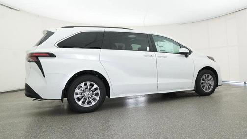 2025 Toyota Sienna XLE 8 Passenger