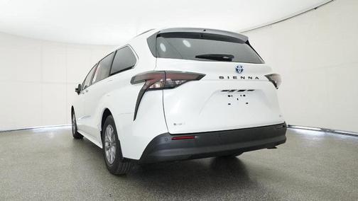 2025 Toyota Sienna XLE 8 Passenger