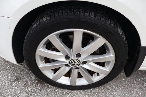 Candy White 2012 Volkswagen Jetta SportWagen TDI