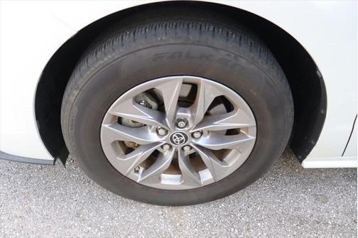 2023 Toyota Sienna XLE 8 Passenger
