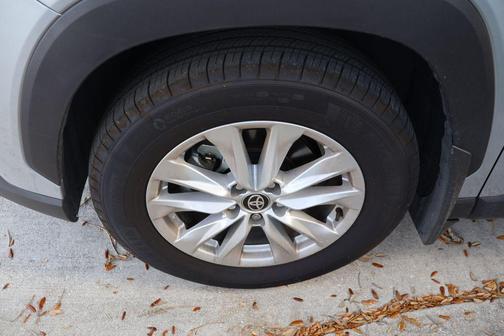 2025 Toyota Corolla Cross LE