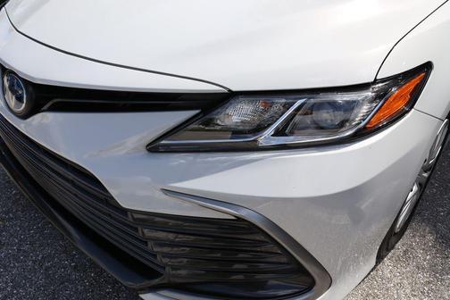 2024 Toyota Camry Hybrid SE
