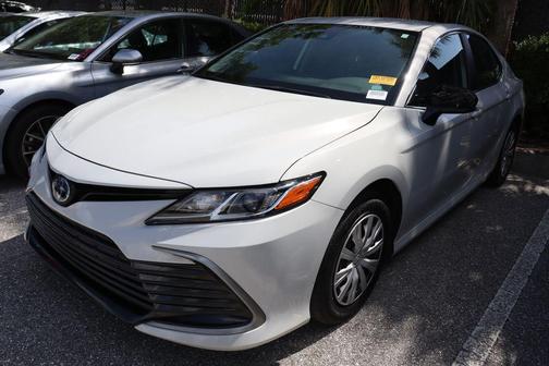 2024 Toyota Camry Hybrid SE
