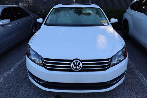 2014 Volkswagen Passat 1.8T Auto SE w/Sunroof & Nav