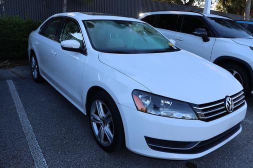 2014 Volkswagen Passat 1.8T Auto SE w/Sunroof & Nav