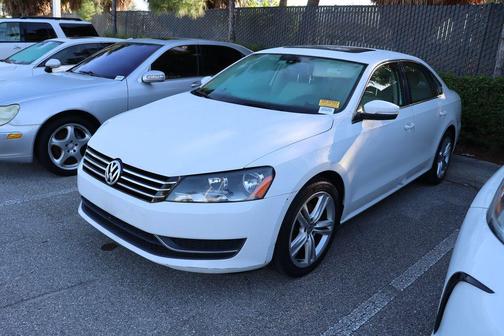 2014 Volkswagen Passat 1.8T Auto SE w/Sunroof & Nav