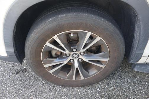 Blizzard Pearl 2018 Toyota Highlander LE I4