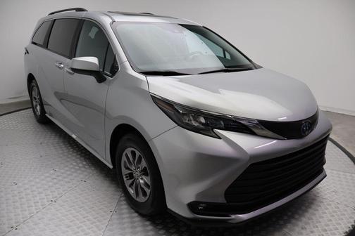 2025 Toyota Sienna XLE