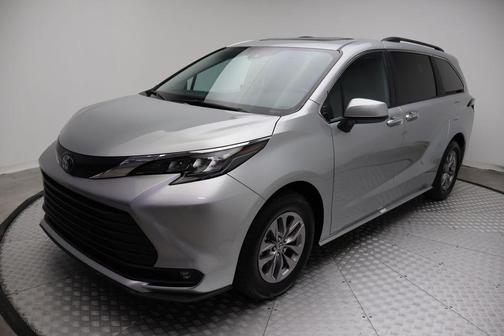 2025 Toyota Sienna XLE