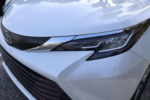 Wind Chill Pearl 2022 Toyota Sienna XLE