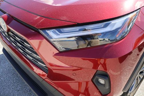 2024 Toyota RAV4 Hybrid SE