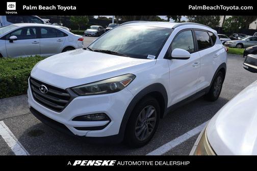 Winter White 2016 Hyundai TUCSON SE