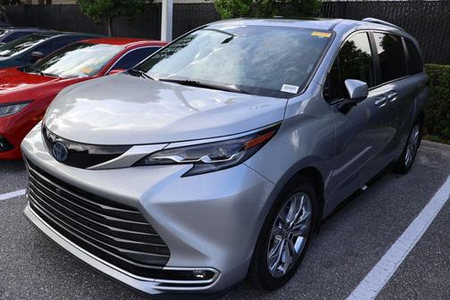 Celestial Silver Metallic 2024 Toyota Sienna Platinum