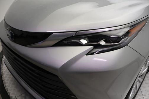 Celestial Silver Metallic 2024 Toyota Sienna Platinum