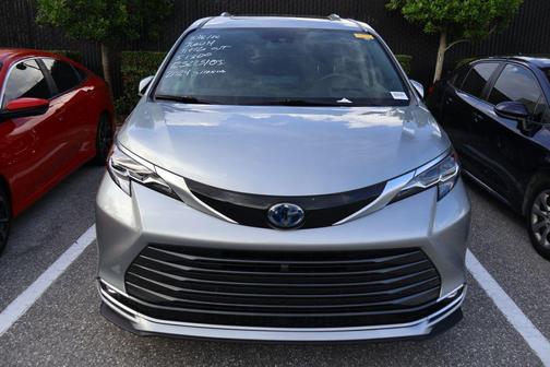Celestial Silver Metallic 2024 Toyota Sienna Platinum