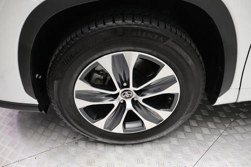 Wind Chill Pearl 2024 Toyota Highlander Hybrid XLE