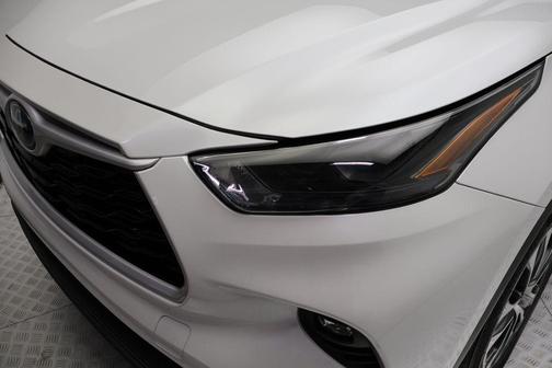 Wind Chill Pearl 2024 Toyota Highlander Hybrid XLE