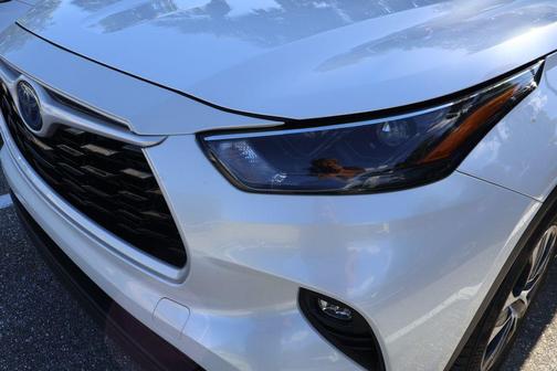 Wind Chill Pearl 2024 Toyota Highlander Hybrid XLE