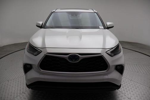Wind Chill Pearl 2024 Toyota Highlander Hybrid XLE