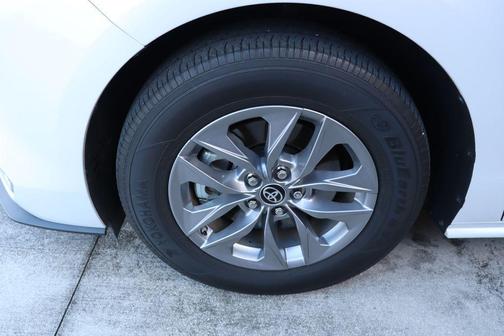 2023 Toyota Sienna XLE 8 Passenger