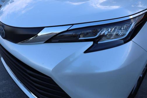 2023 Toyota Sienna XLE 8 Passenger