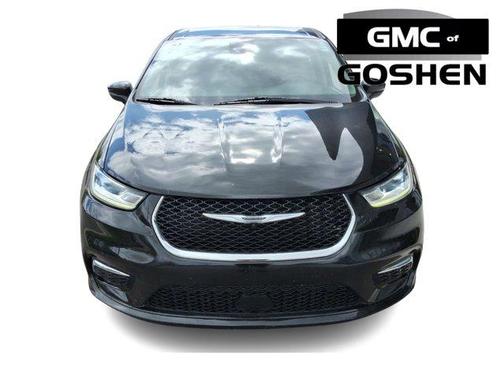 Brilliant Black Crystal Pearlcoat 2023 Chrysler Pacifica Touring L