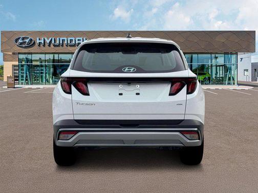 Serenity White Pearl 2026 Hyundai TUCSON SE