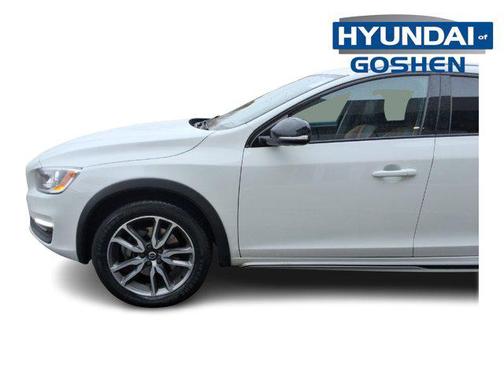 2018 Volvo V60 Cross Country T5