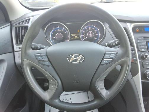 Radiant Silver Metallic 2013 Hyundai SONATA GLS