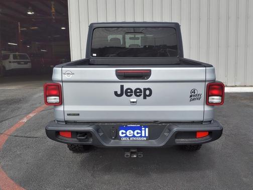 Silver Zynith Clearcoat 2023 Jeep Gladiator Sport