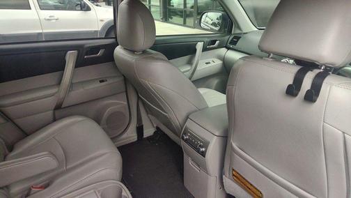 2012 Toyota Highlander SE