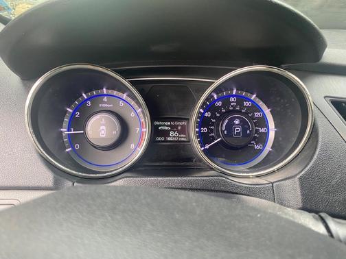 2012 Hyundai SONATA GLS