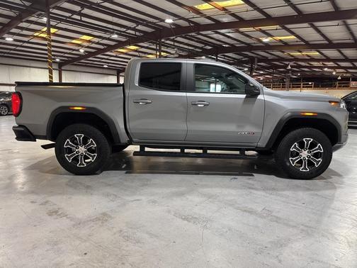 2024 GMC Canyon AT4